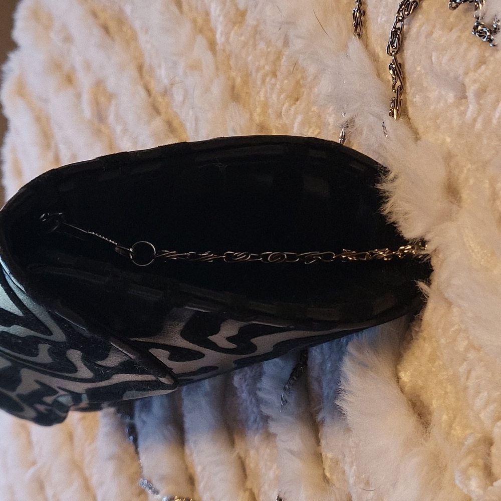 Clutch style Handbag- Black Animal Print with chain - Picture 6 of 6